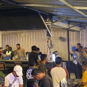 Tim Opsnal Polsek Rasana’e Barat Tertibkan 112 Botol Miras Tanpa Izin di Lima Lokasi