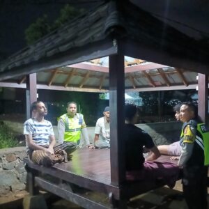 Patroli Dialogis Polsek Taliwang, Wujudkan Kamtibmas Kondusif di Kelurahan Menala