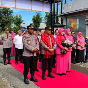 Kunjungan Kapolda NTB di Wilayah Hukum Polres Sumbawa Barat Laksanakan Bansos dan Berikan Motivasi Anggota