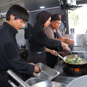 Hari ke-6 Latsitardanus 2026, Taruna Akpol Masak di Dapur Lapangan untuk Ratusan Warga Aceh Tamiang