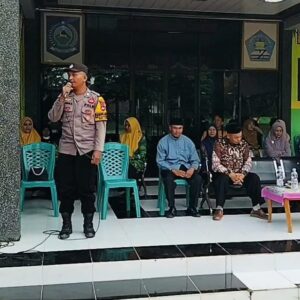 Bhabinkamtibmas Polsek Woha Beri Himbauan Kamtibmas Bagi Pelajar SMKN I Woha