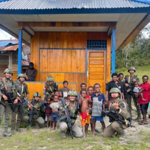 Di Balik Sunyi Pegunungan, Sentuhan Hangat Polisi Hadir di Kampung Yunabol