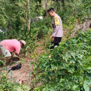 Dukung Ketahanan Pangan Bhabinkamtibmas Desa Peresak Lakukan Silaturrahmi ke Warga Binaan