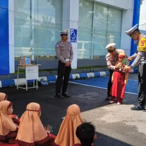 Edukasi Lantas Sejak Dini, Polres Lombok Barat Sambut TK IT Anak Sholeh
