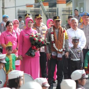 Kapolda NTB Irjen Pol Edy Murbowo Laksanakan Kunjungan Kerja ke Polres Dompu, Berikan Arahan dan Bansos kepada Masyarakat