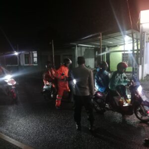 Polsek Jereweh Gelar KRYD, Antisipasi Kejahatan 3C dan Gangguan Kamtibmas