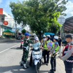Kasatgas Preventif Ops Keselamatan Rinjani 2026 Polres Lombok Timur Laksanakan Himbauan dan Teguran kepada Pengguna Jalan