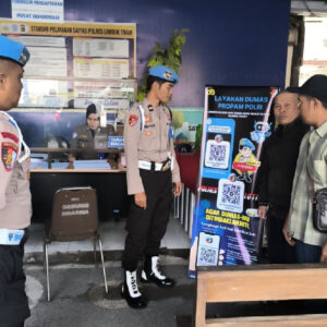 Sipropam Polres Lombok Timur Sosialisasikan Layanan Pengaduan Online QR Code Propam Polri