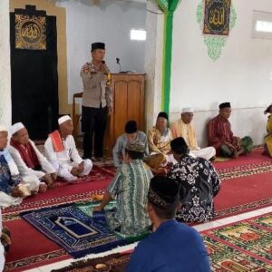 Usai Sholat Jum,at, Bhabinkamtibmas Polsek Woha Sampaikan Himbauan Kamtibmas
