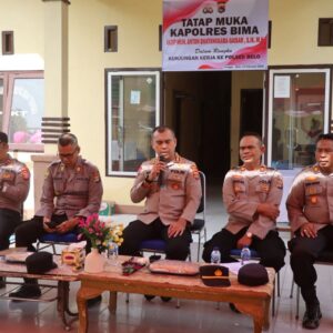 Perkuat Silahturahmi dan Kedisiplinan Kapolres Bima Kabupaten Didampingi Ketua Bhayangkari Cabang Bima Kunker di Mapolsek Belo