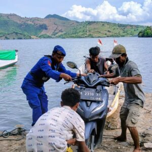 Patroli Rutin, Ketegasan Satpolairud Polres Bima Mencegah Timbulnya Potensi Guankamtibmas di Perairan Teluk Bima