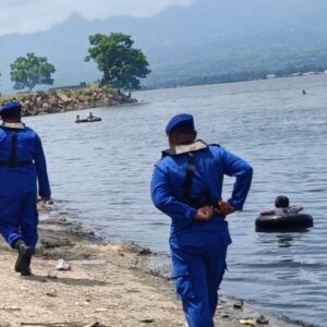 Pantau Aktivitas dan Berikan Rasa Nyaman Bagi Masyarakat Yang Menikmati Liburan Satpolairud Polres Bima Gelar PAM Wisata di Pantai Kalaki