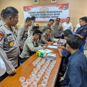 Tegas Perangi Narkoba, Polres Sumbawa Barat Lakukan Tes Urine