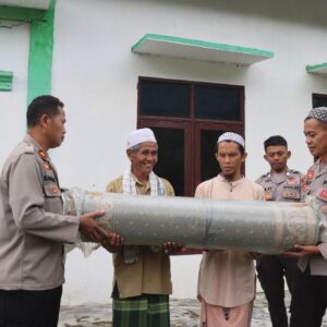 Memakmurkan Masjid dan Raih Berkah di Bulan Suci Ramadhan Satbinmas Polres Bima Kabupaten Salurkan Bantuan Sarana ibadah
