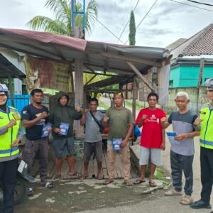 Sat Lantas Polres Bima Kota Bagikan Himbauan “Ramadhan Tertib Berlalu Lintas” dan Brosur Pembuatan SIM