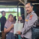 Polres Lombok Barat Salurkan Bansos Nutrisi Mantap di Kuripan