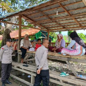 Sat Binmas Polres Bima Kota Laksanakan Jumat Curhat di Kelurahan Sambinae