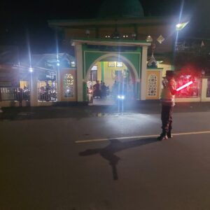Polsek Seteluk Perketat Pengamanan Malam Tarawih, Wujudkan Ramadhan Aman dan Khusyuk