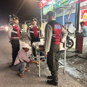 Polres Lombok Barat Patroli Cegah Perang Petasan di Lembar dan Gerung