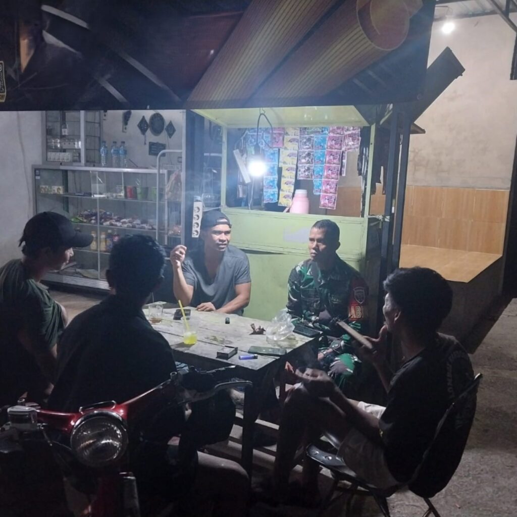 Babinsa Rangkul Pemuda Jerneng Jaga Ketertiban Malam