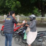 Hangatkan Sore Menjelang Berbuka Puasa dan Raih Berkah di Bulan Suci Ramadhan Satresnarkoba Polres Bima Kabupaten Bagikan Takjil