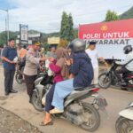 *Ramadan Penuh Berkah, Polres Sumbawa Barat Berbagi Takjil di Depan Mapolres*  *Sambut Waktu Berbuka, Polres Sumbawa Barat Sapa Masyarakat dan Berbagi Takjil*  *Indahnya Berbagi, Polres Sumbawa Barat Menyapa dan Berbagi Takjil*