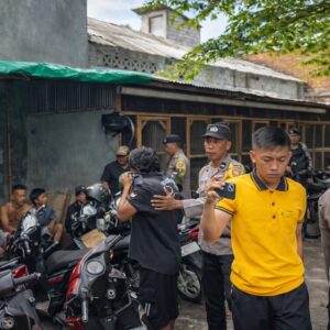 Jelang Ramadan, Polisi Bubarkan Sabung Ayam, Pelaku Kocar-kacir di Belakang Pasar Pancor