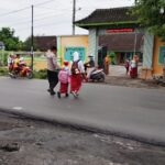 Kapolsek Labuhan Haji Bersama Anggota Laksanakan Giat Rawan Pagi di Sekolah