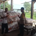 Polsek Gerung Edukasi Warga Manfaatkan Polibag untuk Pangan Mandiri