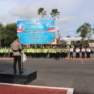 ‎Polres Loteng Libatkan Ratusan Personel Amankan Pawai Lampion Sambut Idul Fitri. ‎