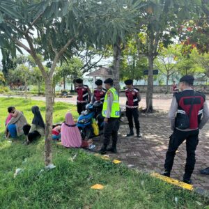 Polres Loteng Imbau Masyarakat yang Berlibur Perhatikan Keselamatan Anak dan Barang Bawaan.