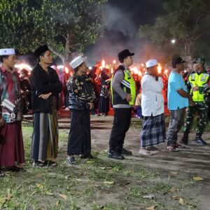 Bhabinkamtibmas Desa Teko Amankan Pawai Takbiran, Jaga Kamtibmas Tetap Kondusif