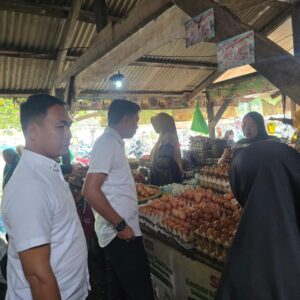 Jaga Stabilitas Harga Harga Bahan Pokok Penting, Personel Polres Lotim Lakukan Pengecekan
