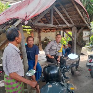 Bhabinkamtibmas Korleko Selatan Sambangi Warga Banjar Getas, Ajak Aktifkan Ronda Malam