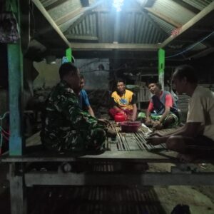 Babinsa Koramil Bayan Perkuat Kebersamaan Jaga Keamanan Desa