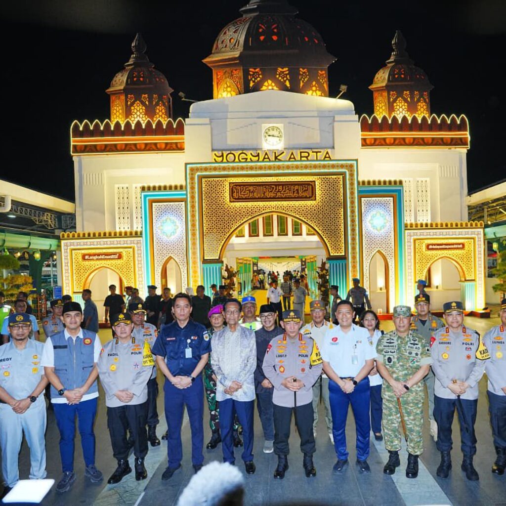 Tinjau Stasiun Tugu DIY, Kapolri Pastikan Puncak Arus Mudik Berjalan Aman