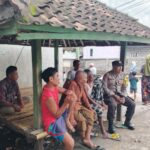 BHABINKAMTIBMAS DESA LABUHAN HAJI SAMBANG WARGA, AJAK JAGA KAMTIBMAS DAN DUKUNG KETAHANAN PANGAN