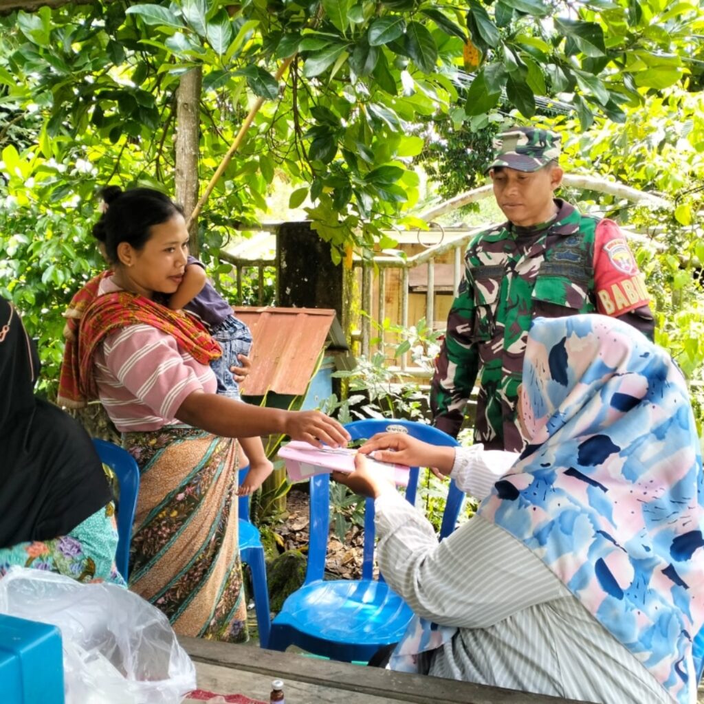 ‎Babinsa Buwun Mas Dampingi Posyandu Bulan Ramdan