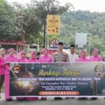 Polsek Rasanae Timur dan Bhayangkari Berbagi Takjil, Sampaikan Imbauan Tertib Lalu Lintas Secara Humanis