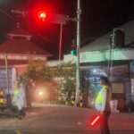 Personel Polsek Jereweh Laksanakan Pengamanan Shalat Tarawih, Jaga Situasi Tetap Kondusif