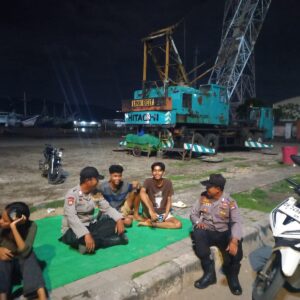 Patroli Rutin di Kawasan Pelabuhan Laut Bima, Polisi Himbau Kamtibmas Selama Ramadhan