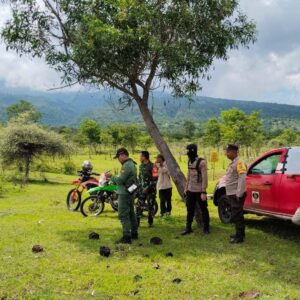 Sinergi Tiga Pilar, Cegah Pembalakan dan Perburuan Liar, Polsek Tambora Menggelar Patroli Gabungan di TN Tambora