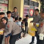 Sentuhan Kasih di Kuripan: Polres Lombok Barat Berbagi Kebahagiaan Bersama Anak Yatim