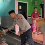 Ditpolairud Polda NTB Bagikan Takjil kepada Nelayan di Pantai Gading Mataram