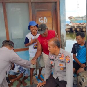 Sat Binmas Polres Bima Kota Laksanakan Himbauan Kamtibmas kepada Masyarakat di Pelabuhan Laut Bima