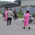 Polsek Maluk Berbagi Takjil, Wujud Hangat Bersama Masyarakat