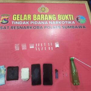 Gerebek Pengedar Saat Tidur, Sat Resnarkoba Polres Sumbawa Amankan Mahasiswa dan 14 Poket Sabu di Tarano
