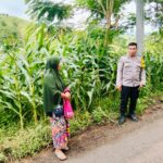 Perkuat Ketahanan Pangan, Polsek Woja Aktif Dampingi Petani di Desa Matua