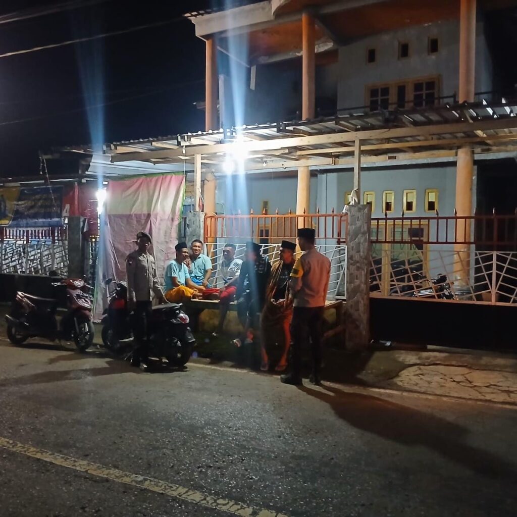 Patroli Menjelang Sahur, Polsek Wawo Antisipasi Gangguan Kamtibmas di Bulan Suci Ramadhan