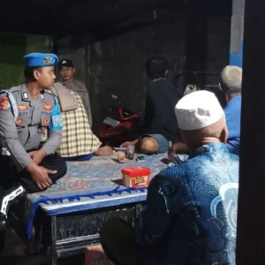 Waspada Jam Rawan, Polsek Lembar Masuk ke Pemukiman Warga Demi Pastikan Situasi Kamtibmas Tetap Kondusif
